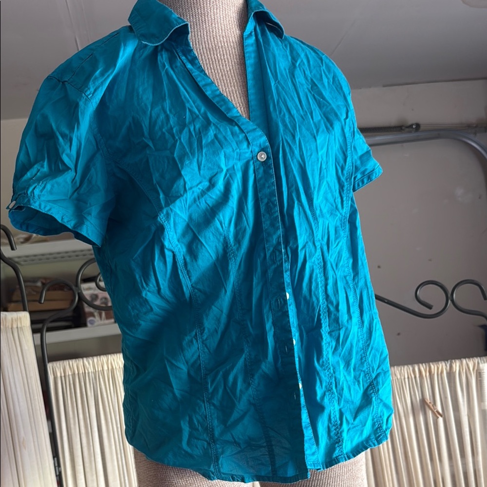 Eddie Bauer NWOT Vibrant turquoise button down shirt 💙